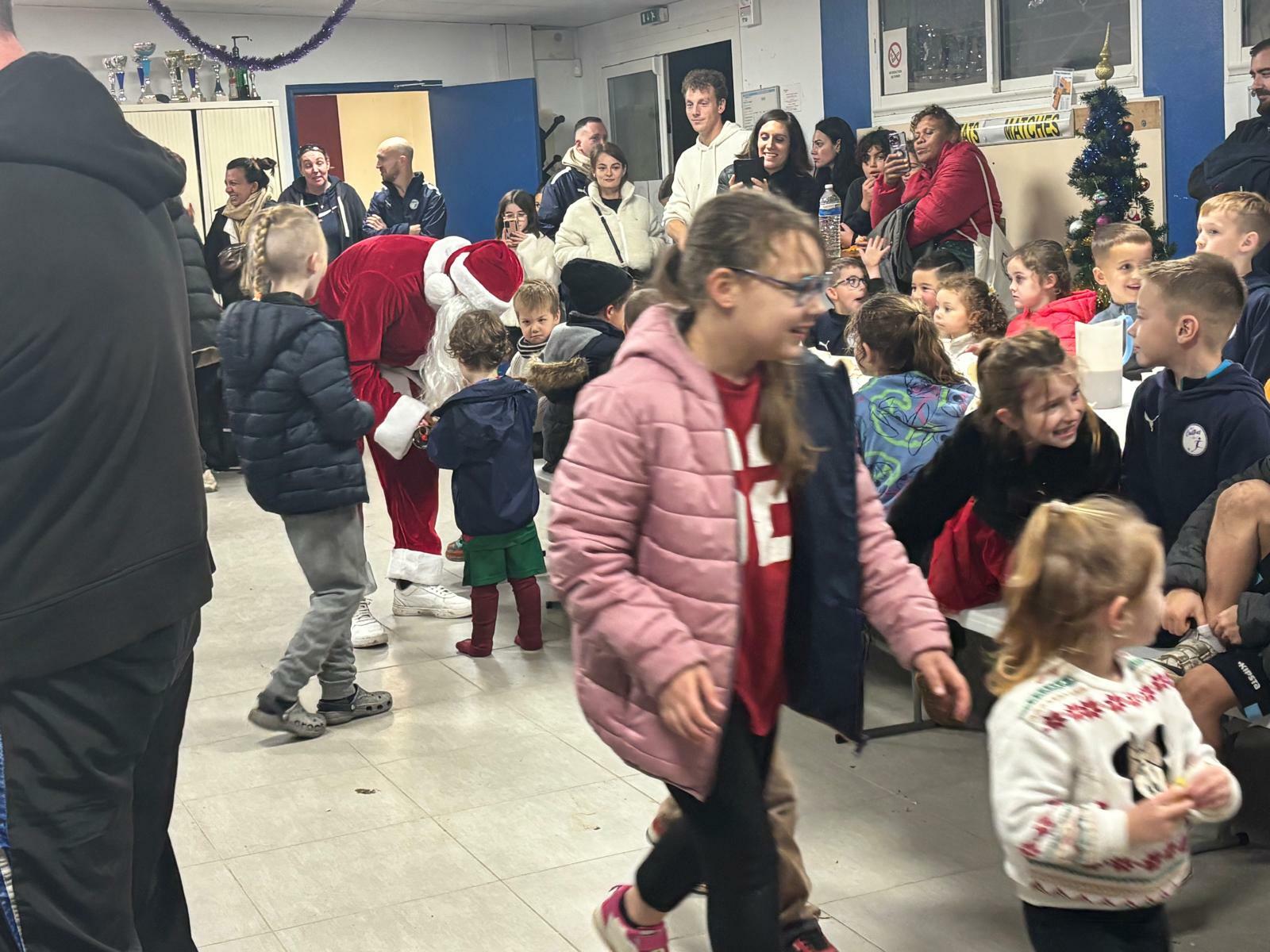 Le père Noël présent au gouter de l'US Coutras